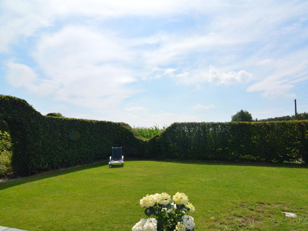 With A Broad View Over The Hilly Landscape Flobecq エクステリア 写真